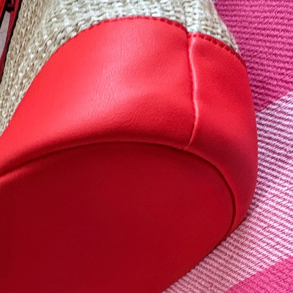 Simply Vera Bucket Bag NWOT raffia and vegan bag and a tote vegan bag - Picture 5 of 9